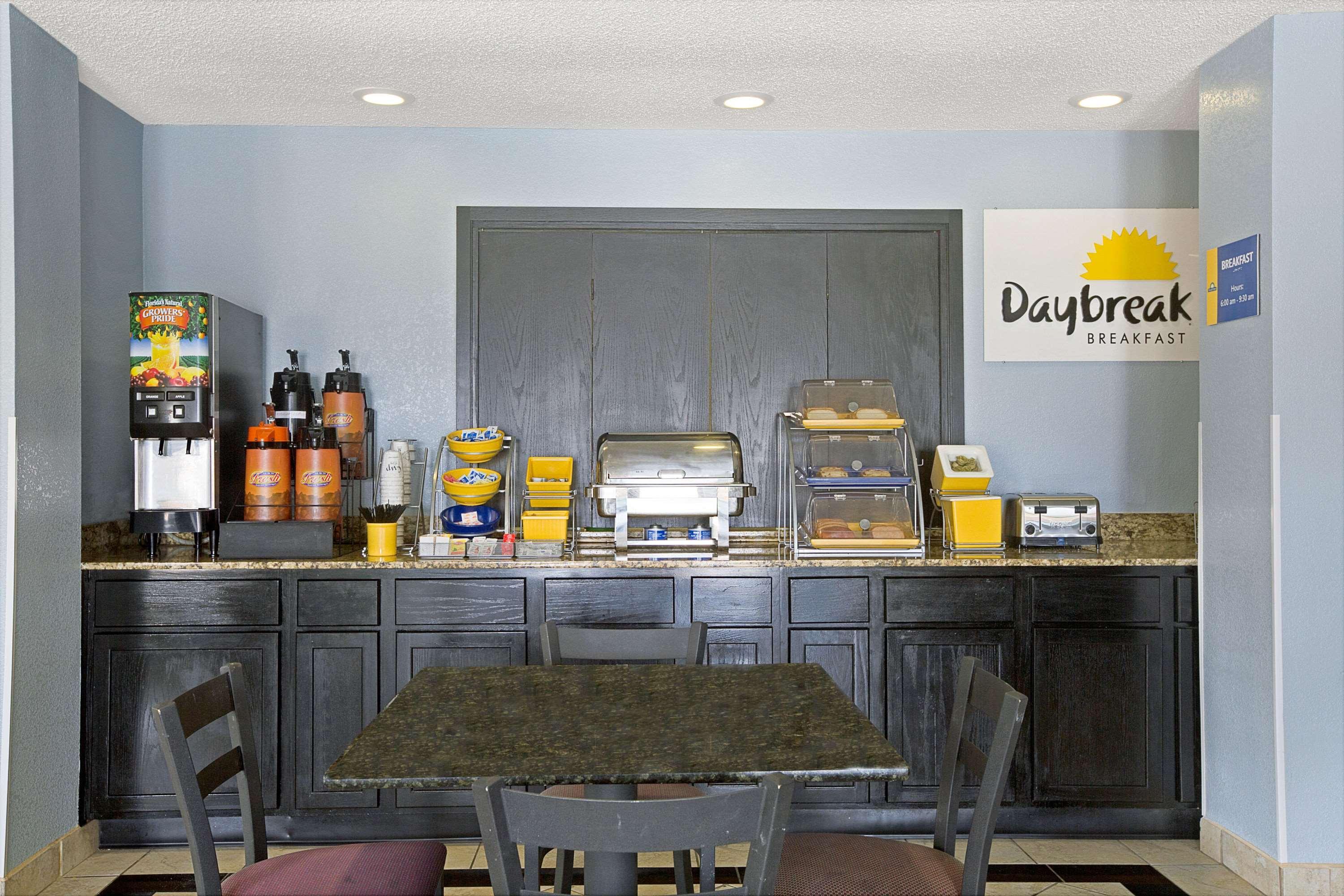 Days Inn By Wyndham Dallas Garland West Eksteriør billede