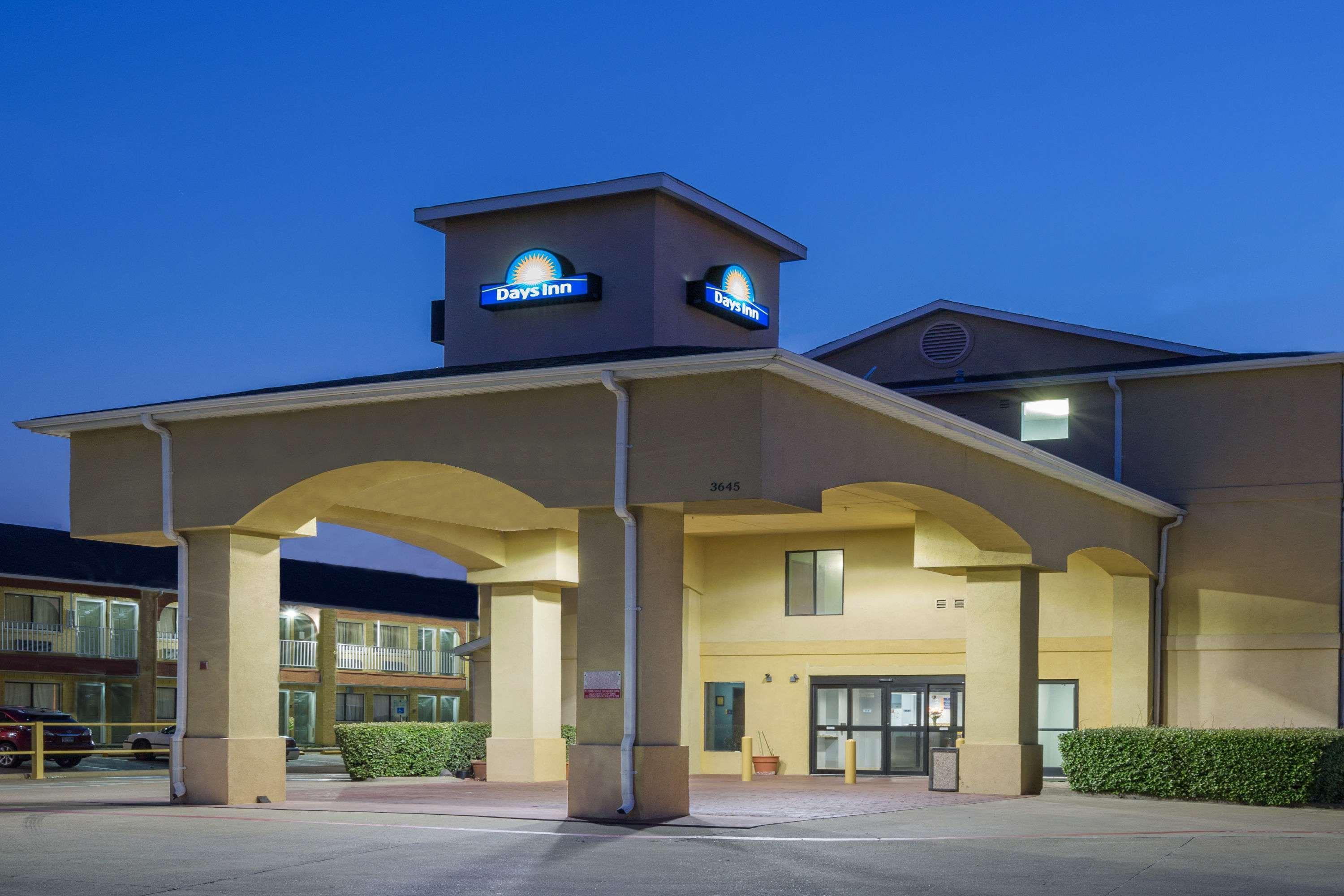 Days Inn By Wyndham Dallas Garland West Eksteriør billede