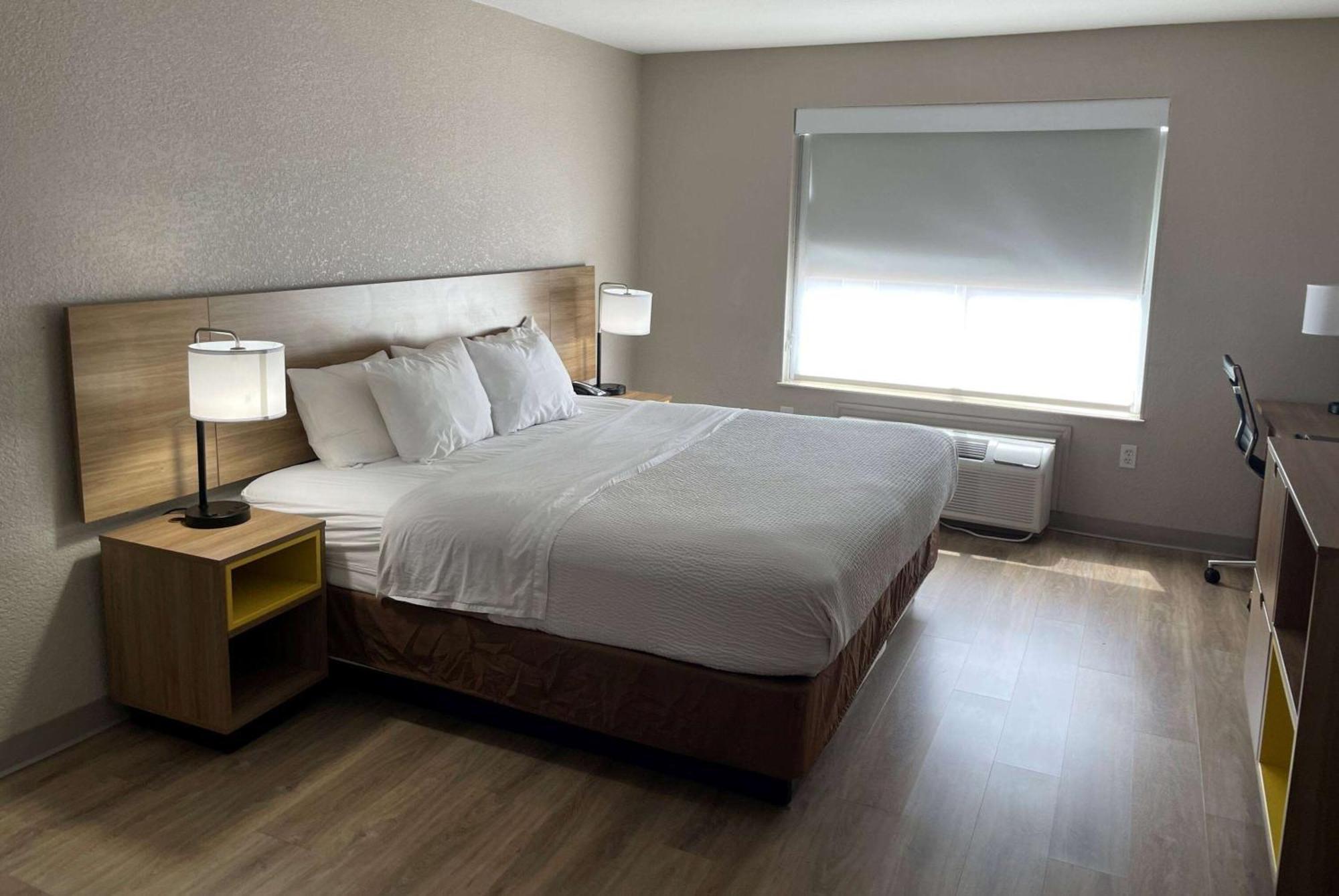 Days Inn By Wyndham Dallas Garland West Eksteriør billede