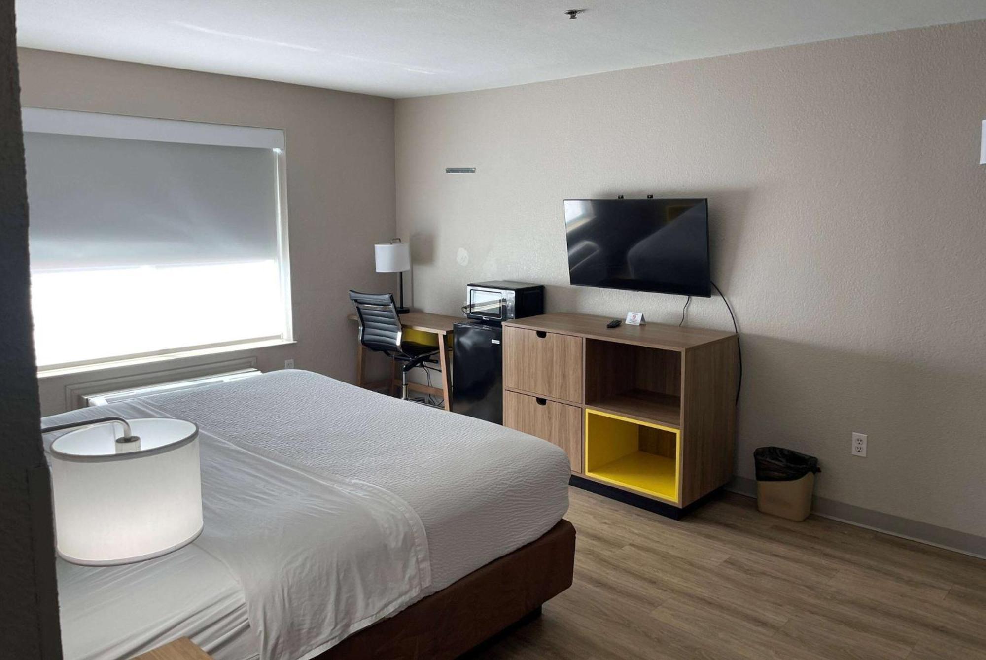 Days Inn By Wyndham Dallas Garland West Eksteriør billede