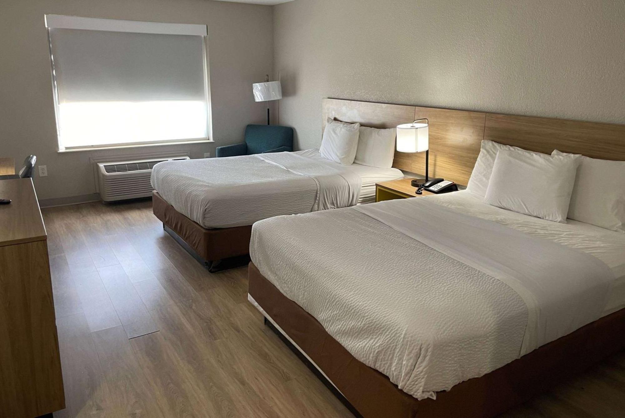 Days Inn By Wyndham Dallas Garland West Eksteriør billede